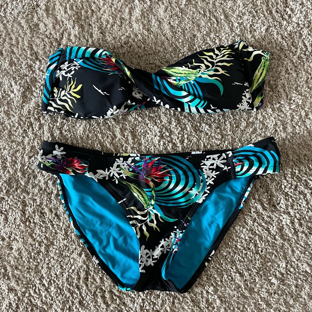 NWOT Beach Club Society Two-Piece Tropical Print Bathing Suit